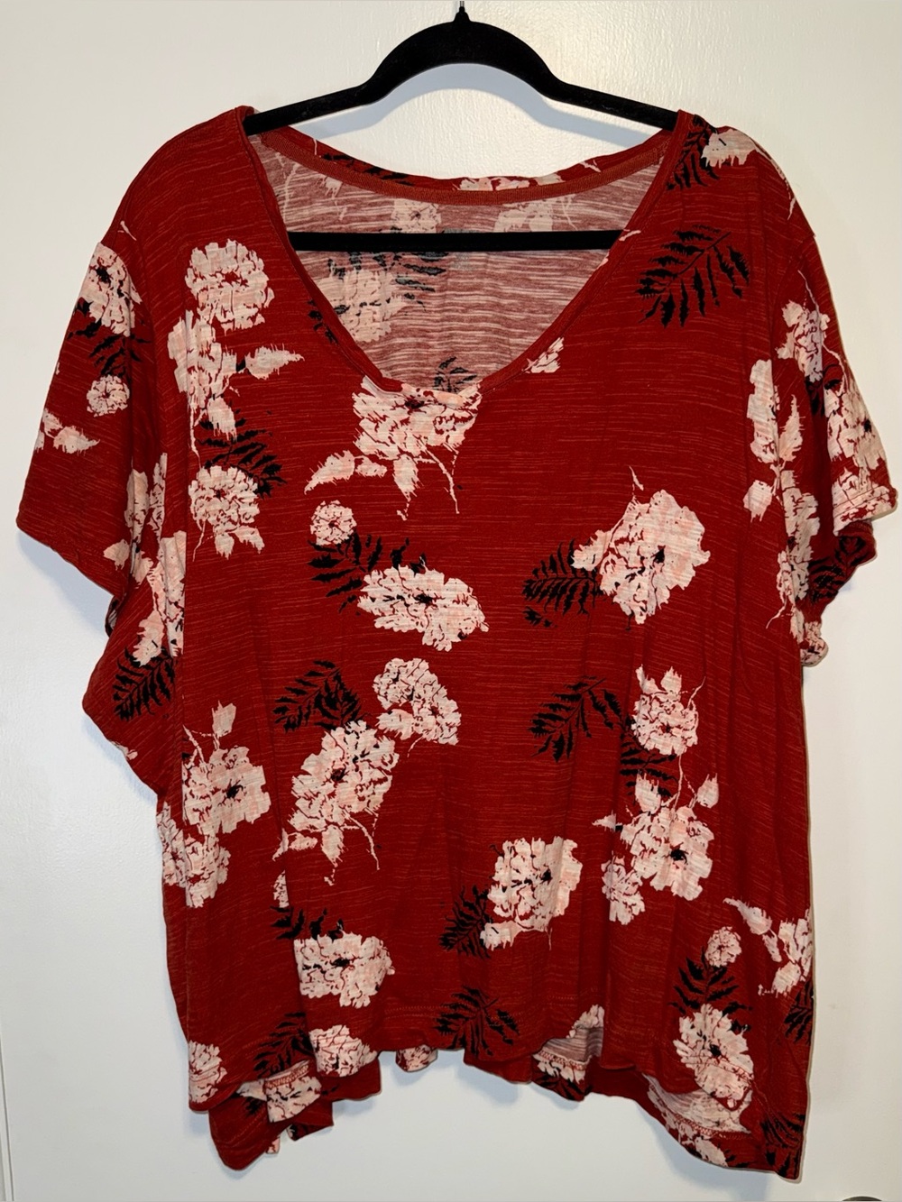 Avenue Red Floral V-Neck Short Sleeve Top
